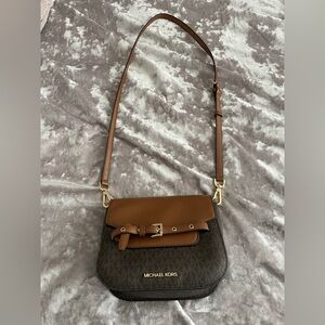 MICHAEL KORS Emilia Small Saddle Logo Crossbody Bag Purse Brown Gold Hardware